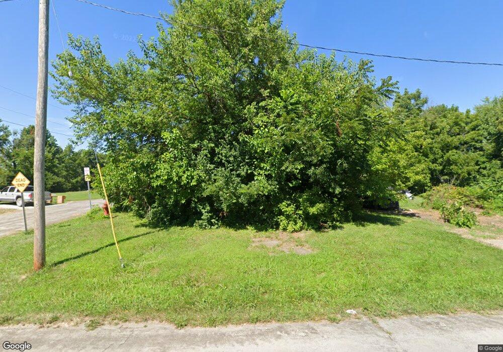 401 Dorser St, Moberly, MO 65270 - photo 1