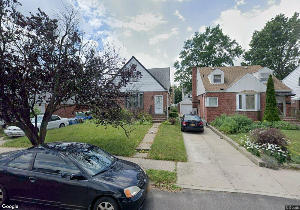 6752 182nd St, Fresh Meadows, NY 11365 - photo 1