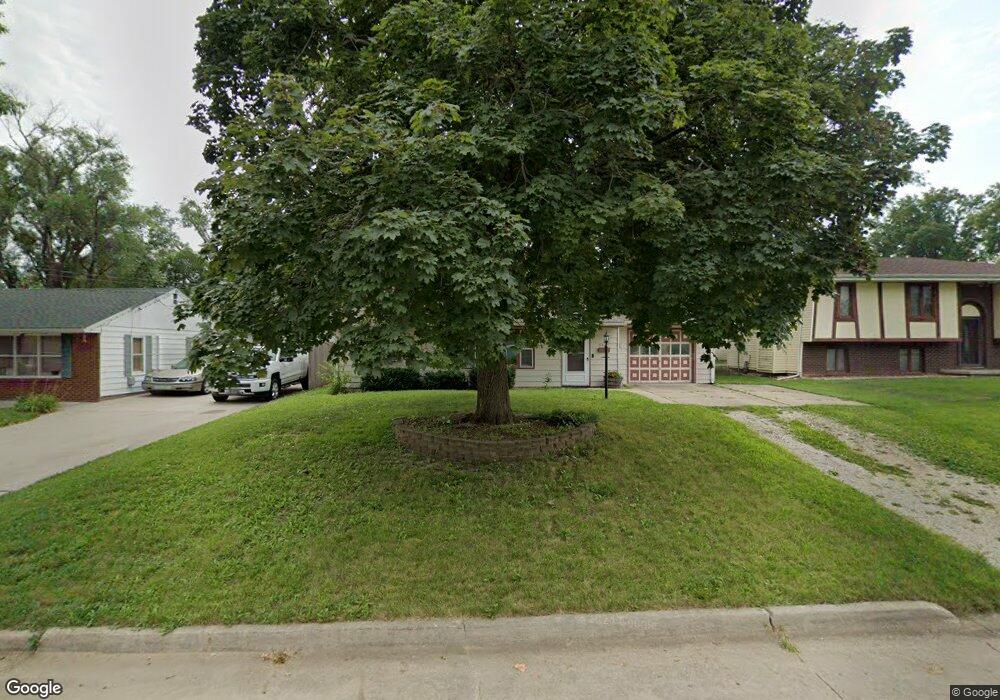 5427 SW 17th St, Des Moines, IA 50315 - photo 1