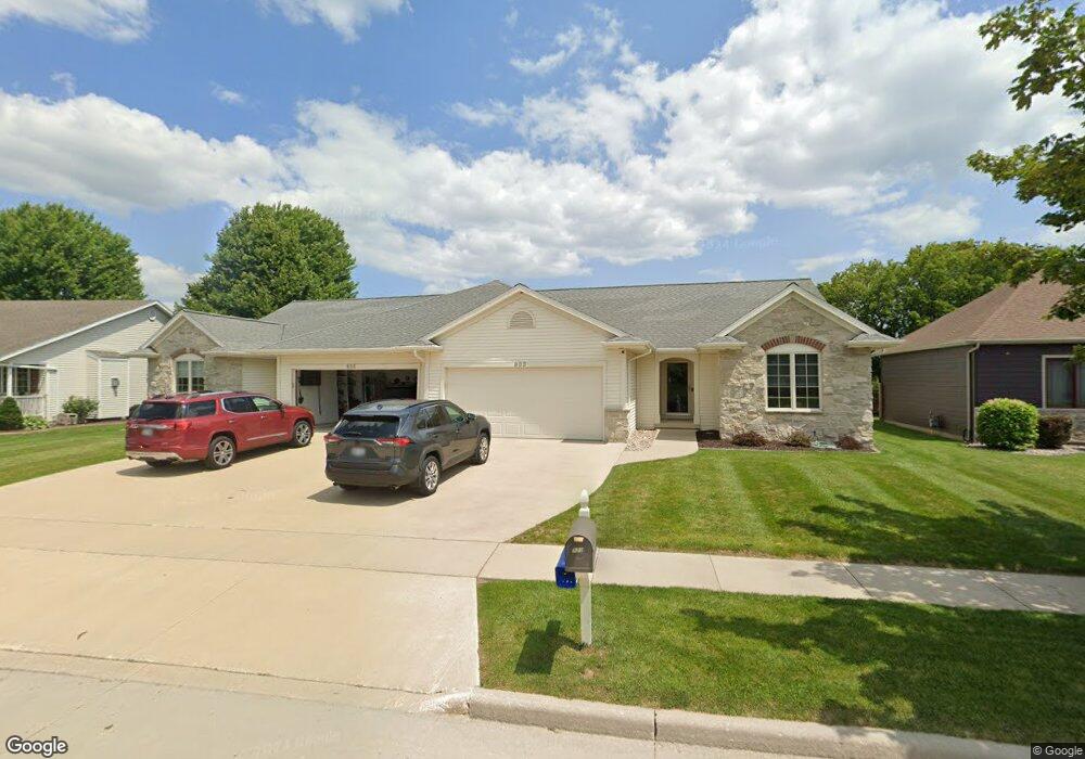 933 River Bluff Dr, Manitowoc, WI 54220 - photo 1