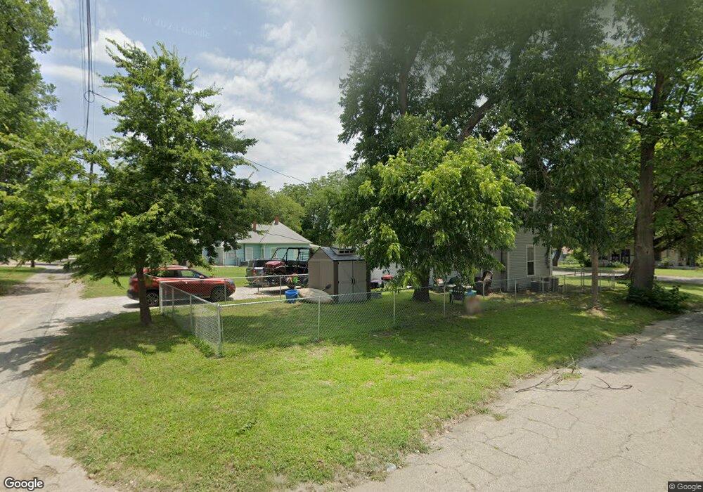 929 W Chestnut St, Denison, TX 75020 - photo 1