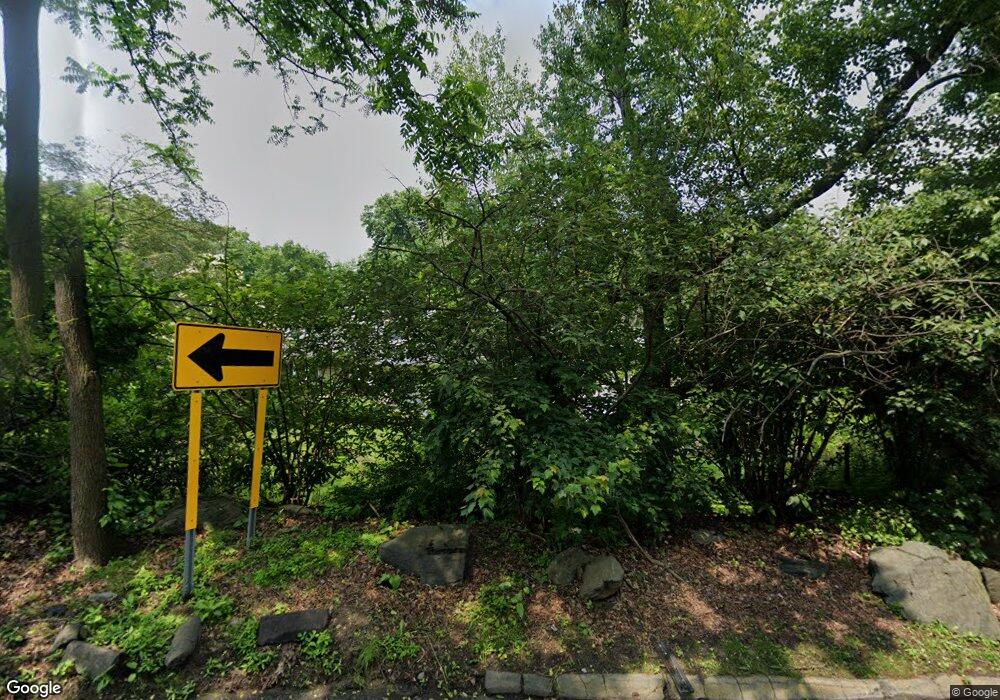 696 Wheelers Farms Rd, Milford, CT 06461 - photo 1