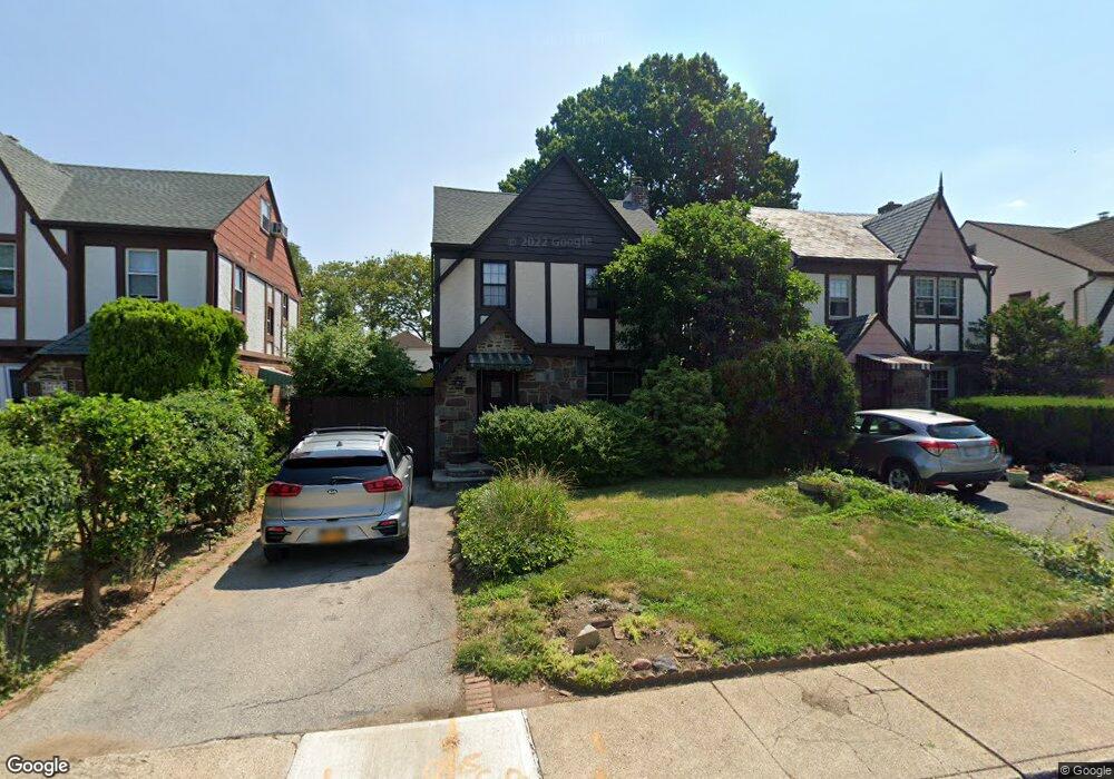 8605 253rd St, Bellerose, NY 11426 - photo 1