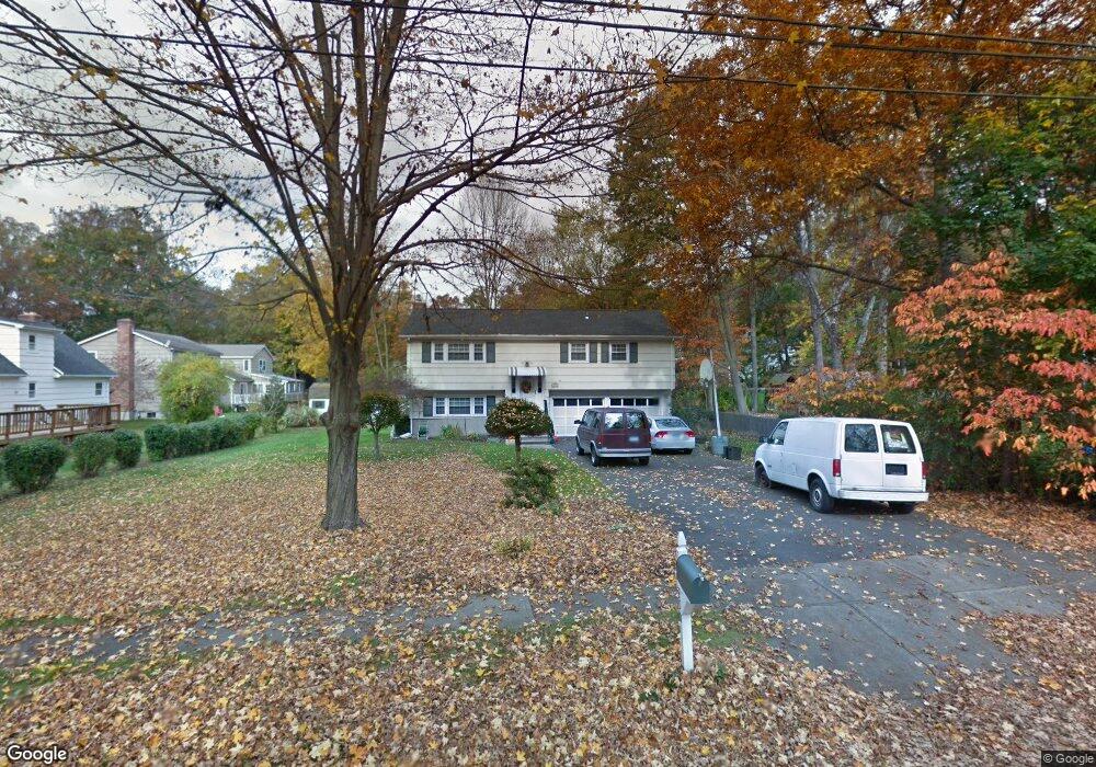 250 Woods End Rd, Fairfield, CT 06824 - photo 1