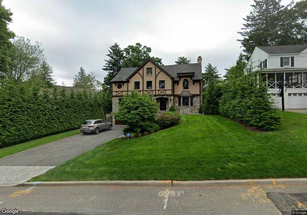 58 Knickerbocker Rd, Manhasset, NY 11030 - photo 1