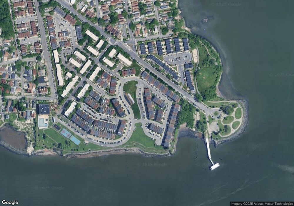 128 Surf Dr unit 471, Bronx, NY 10473 - photo 1