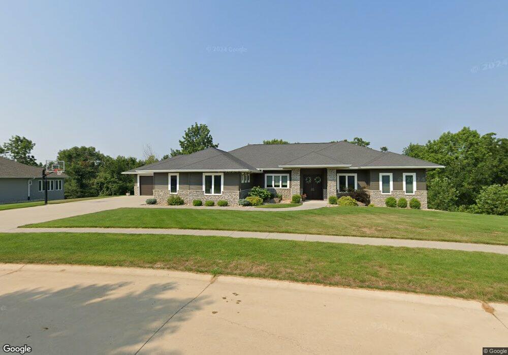 5703 River Pkwy NE, Cedar Rapids, IA 52411 - photo 1