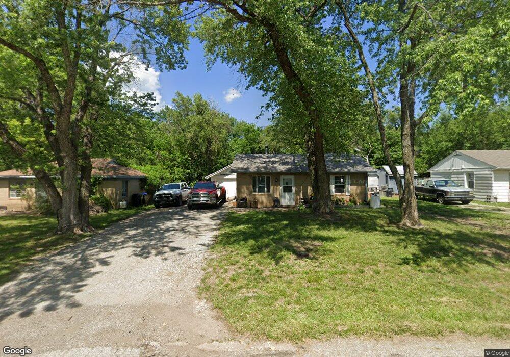 202 SW Terra Dr, Topeka, KS 66609 - photo 1