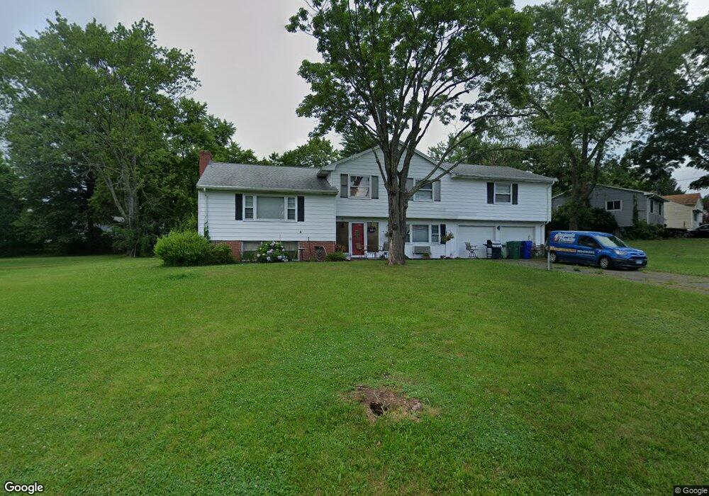 4 Sycamore Rd, Bloomfield, CT 06002 - photo 1