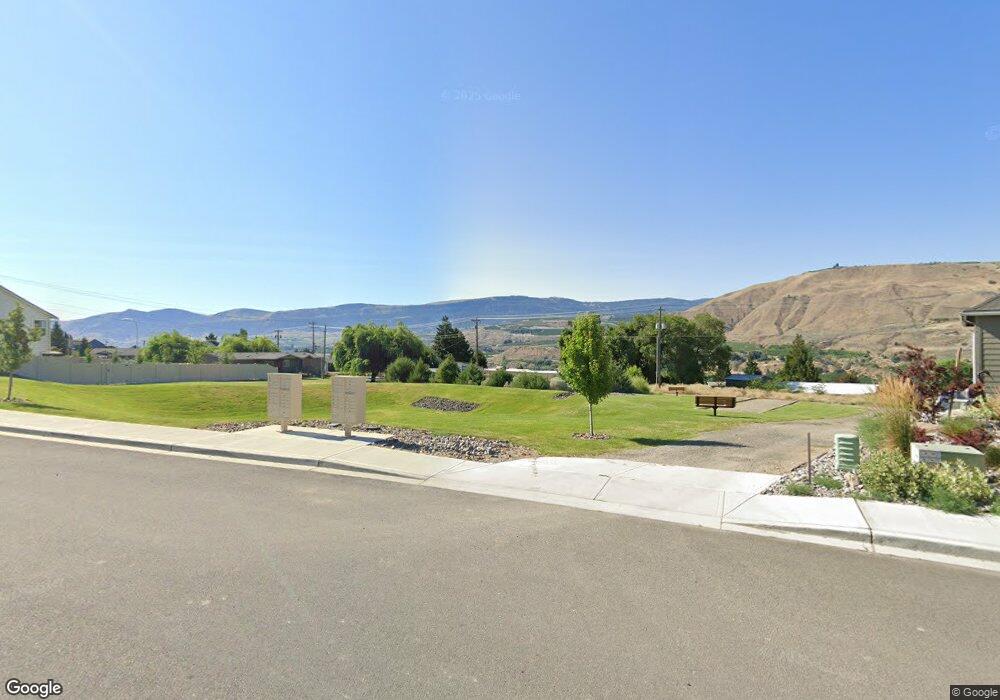 672 S Juli Ave, East Wenatchee, WA 98802 - photo 1