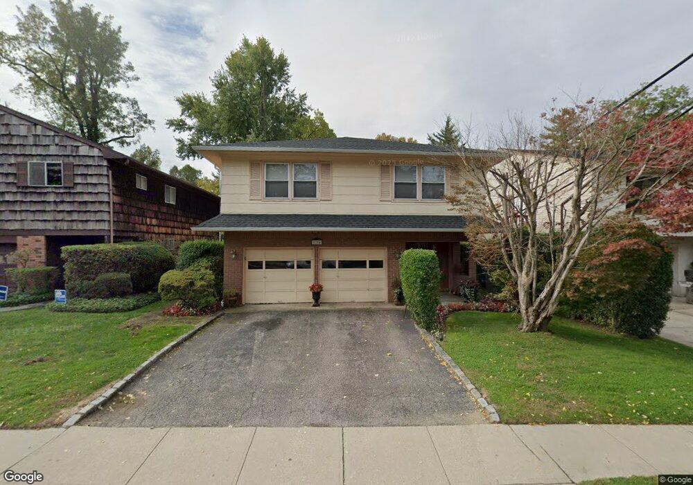 174 Steamboat Rd, Great Neck, NY 11024 - photo 1