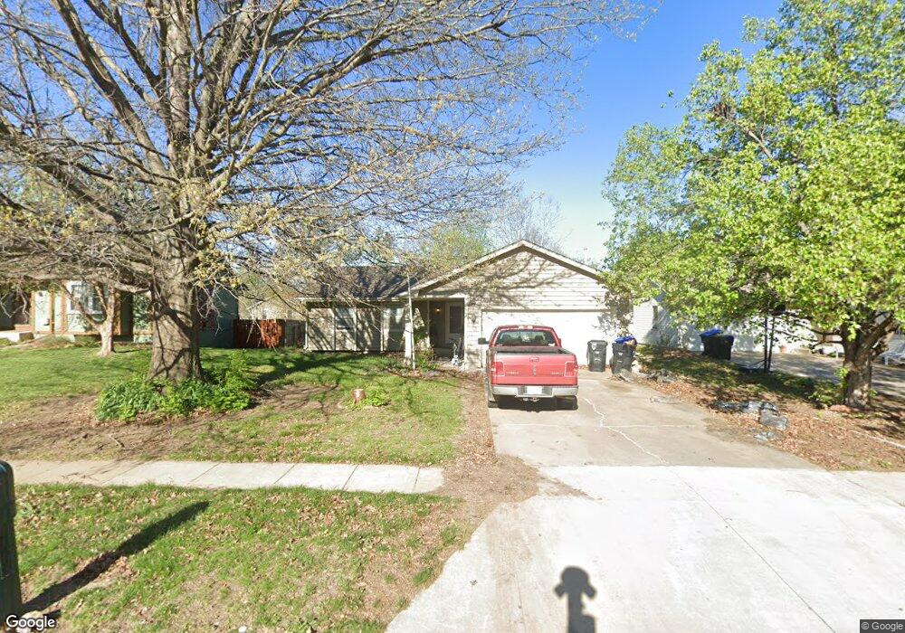 3137 SW Kent St, Topeka, KS 66614 - photo 1