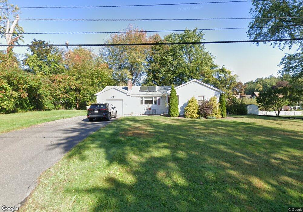 16 Thompson St, West Springfield, MA 01089 - photo 1