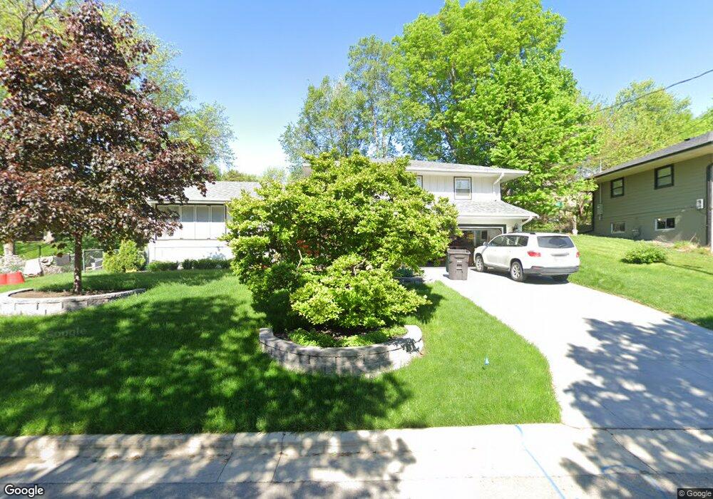 1302 Cummins Pkwy, Des Moines, IA 50311 - photo 1