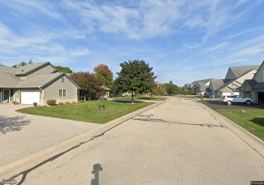 0 N30w23087 Pineview unit 3, Pewaukee, WI 53072 - photo 1