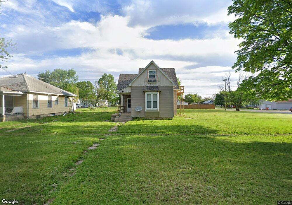 904 Broadway Ave, Mattoon, IL 61938 - photo 1