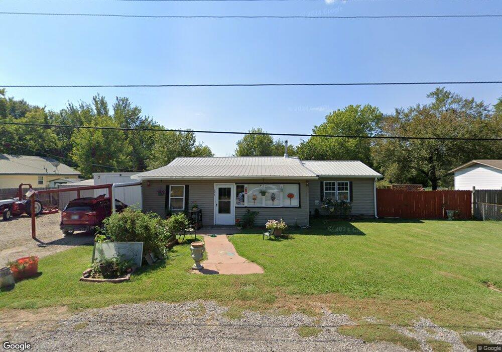 208 Gore St, Muldrow, OK 74948 - photo 1