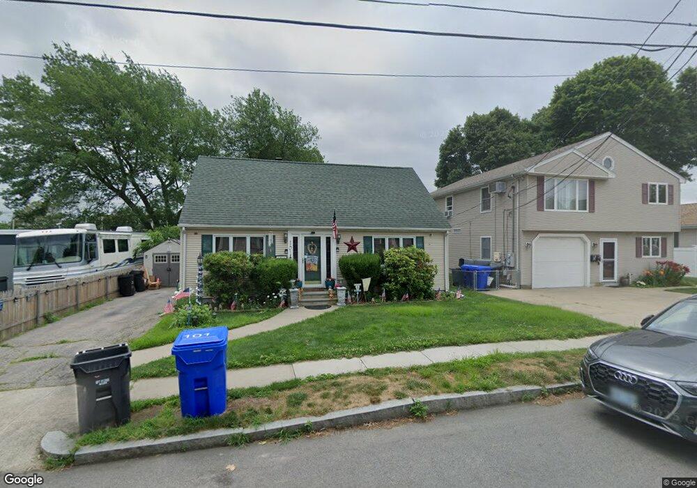 101 Riverview Ave, Pawtucket, RI 02860 - photo 1