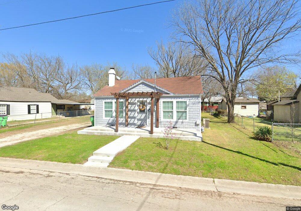 1612 S Lindsay St, Gainesville, TX 76240 - photo 1