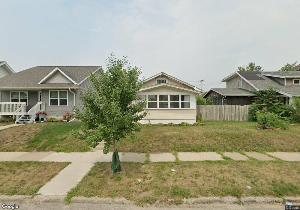 2041 D St SW, Cedar Rapids, IA 52404 - photo 1