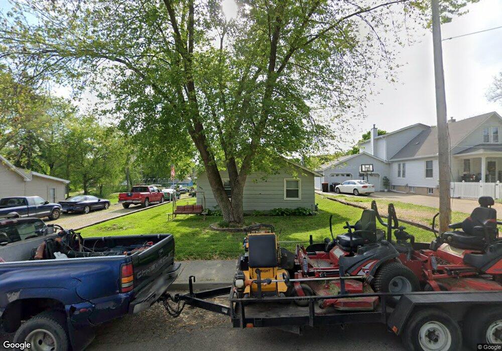 555 S Elm St, Lincoln, IL 62656 - photo 1