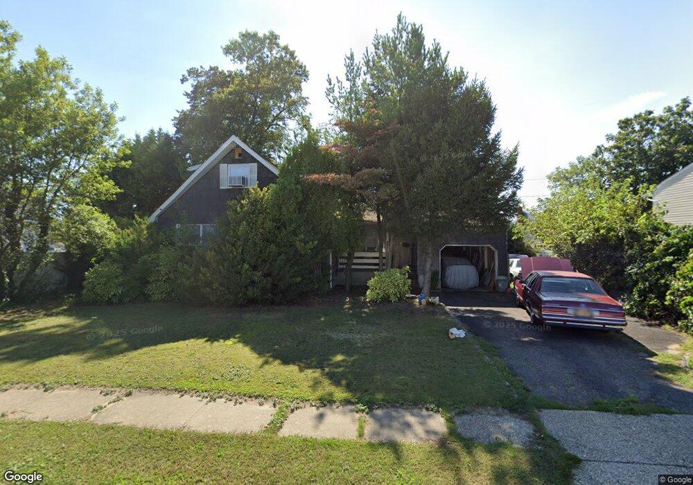 123 Riviera Pkwy, Lindenhurst, NY 11757 - photo 1
