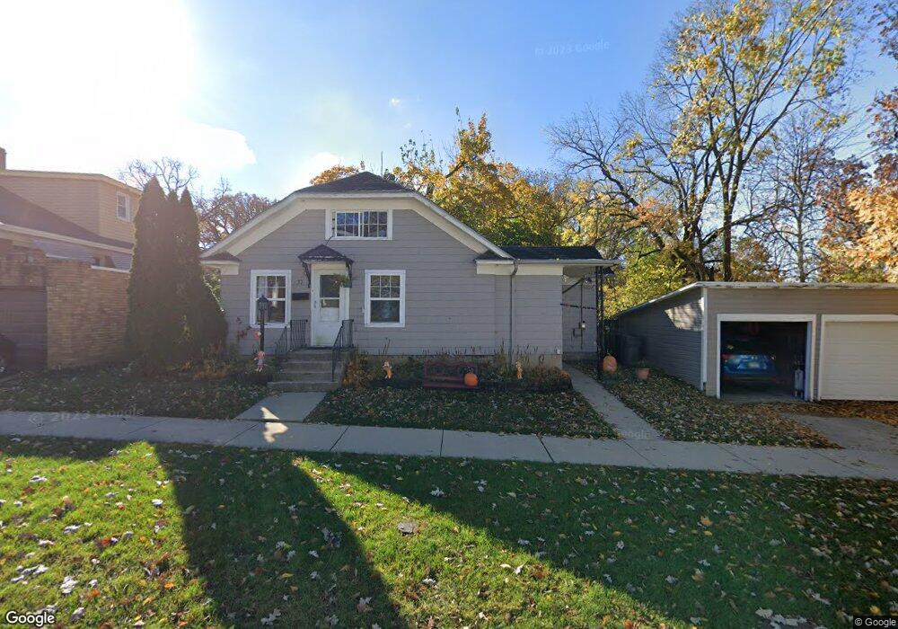 37 Lincoln Ave, Elgin, IL 60120 - photo 1