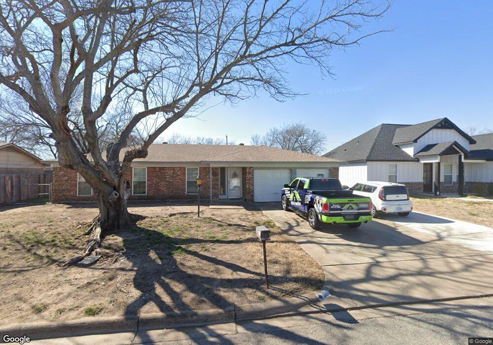611 Hallvale Dr, Fort Worth, TX 76108 - photo 1