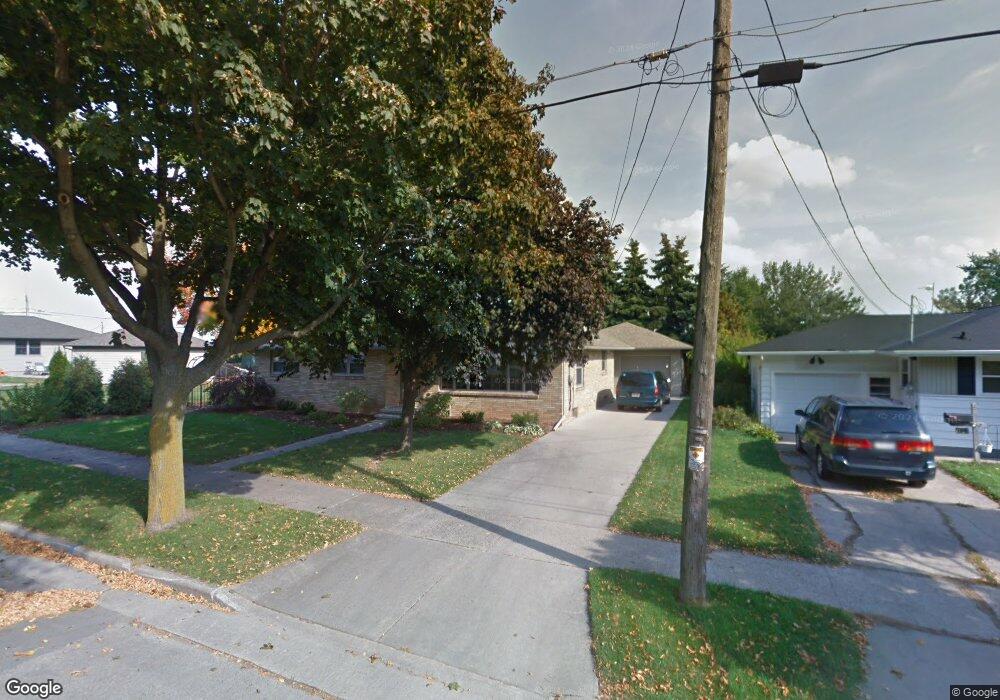 106 Lox Ct, Combined Locks, WI 54113 - photo 1