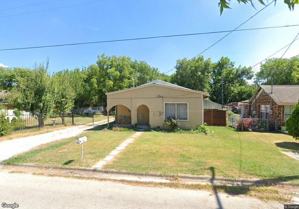 1512 E Garnett St, Gainesville, TX 76240 - photo 1