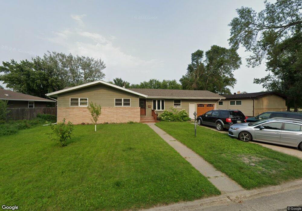 216 Hillcrest Dr, Jamestown, ND 58401 - photo 1