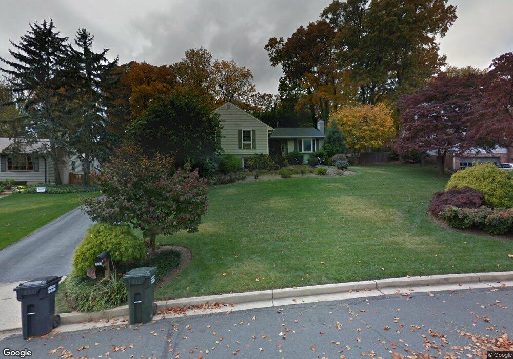 7743 Bridle Path Ln, McLean, VA 22102 - photo 1