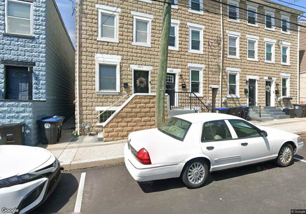 352 1/2 E Elm St, Conshohocken, PA 19428 - photo 1