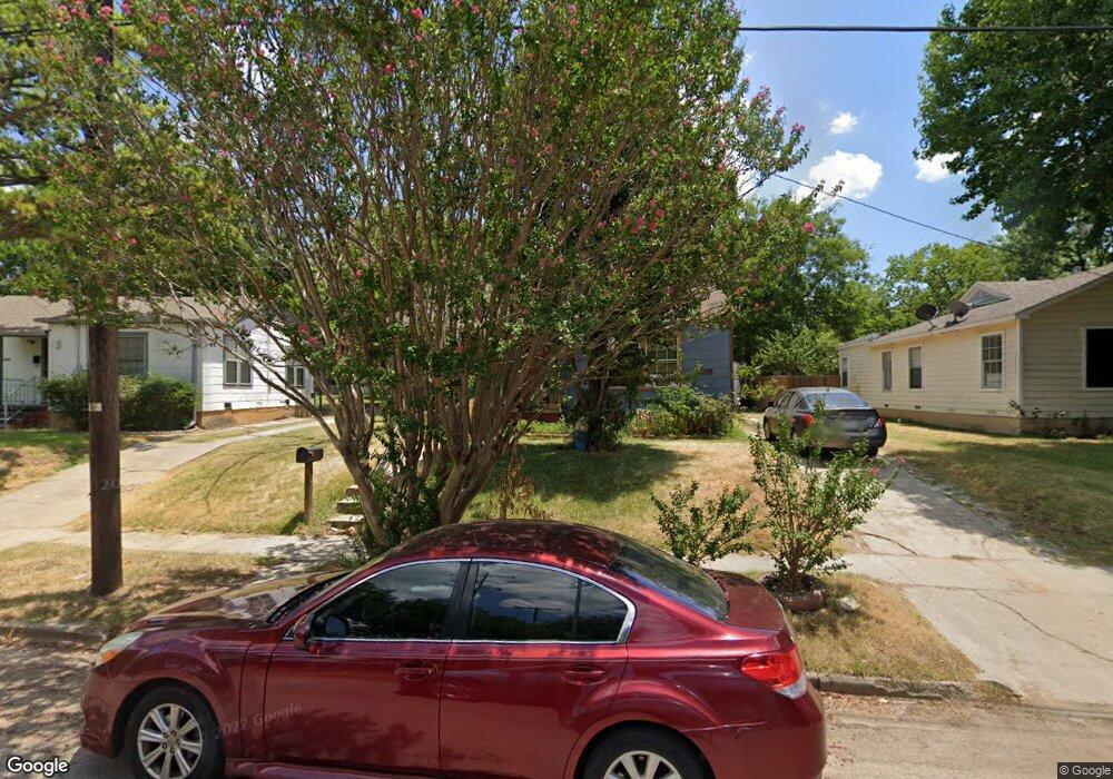 1112 N Clements St, Gainesville, TX 76240 - photo 1