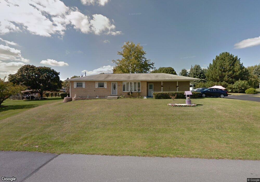 1157 Oakhurst Dr, Slatington, PA 18080 - photo 1