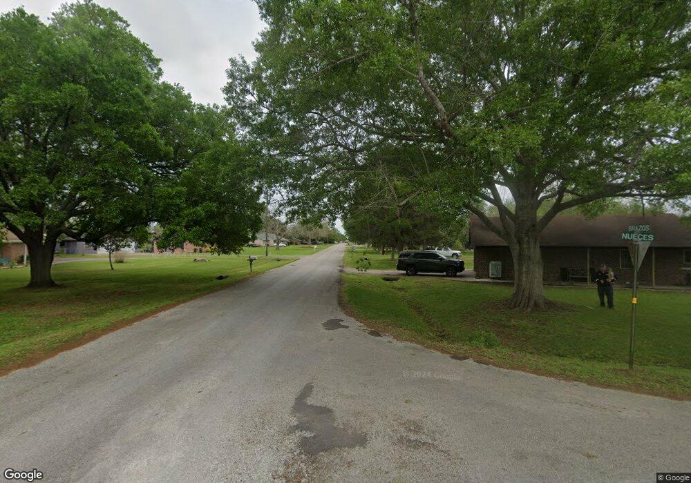 2 Nueces St, Bay City, TX 77414 - photo 1