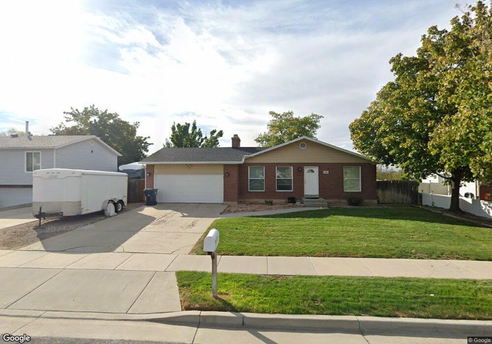 8250 Wayside Dr, Sandy, UT 84094 - photo 1