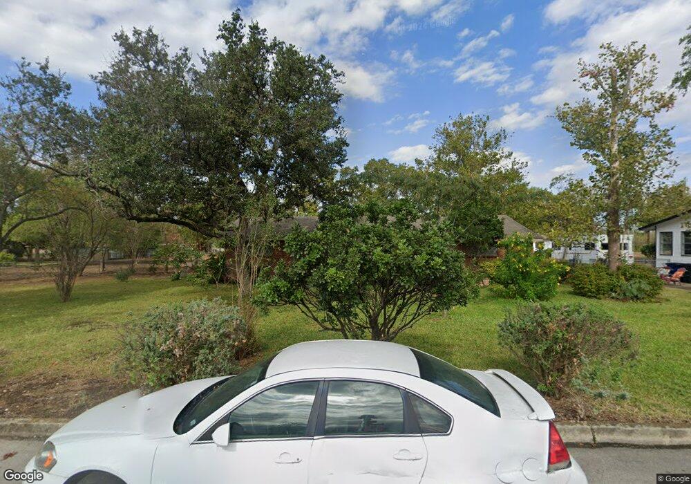 1383 Hillcrest Dr, New Braunfels, TX 78130 - photo 1