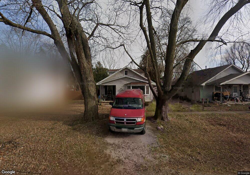 916 N 13th St, Mattoon, IL 61938 - photo 1