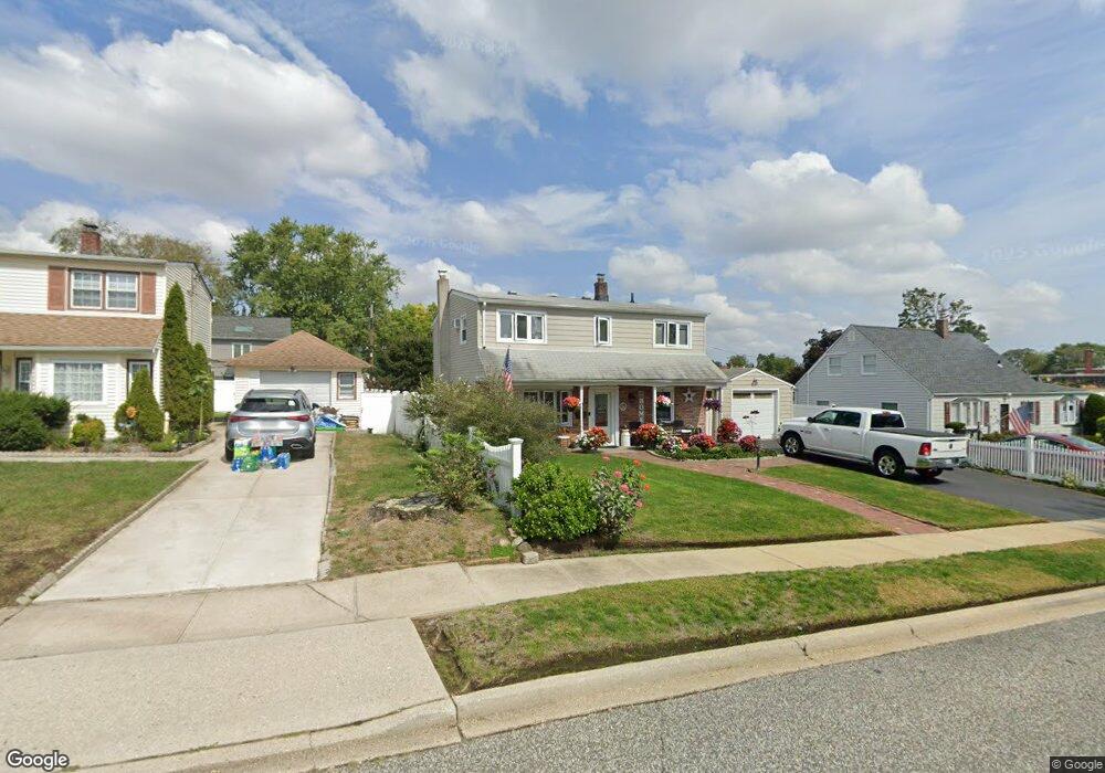 29 Cobble Ln, Levittown, NY 11756 - photo 1