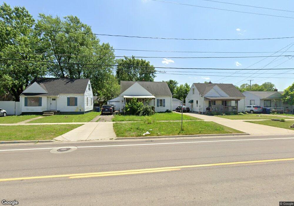 1405 W Atherton Rd, Flint, MI 48507 - photo 1