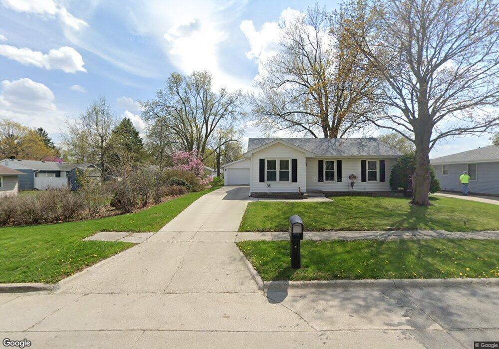 1319 S 9th Ave E, Newton, IA 50208 - photo 1