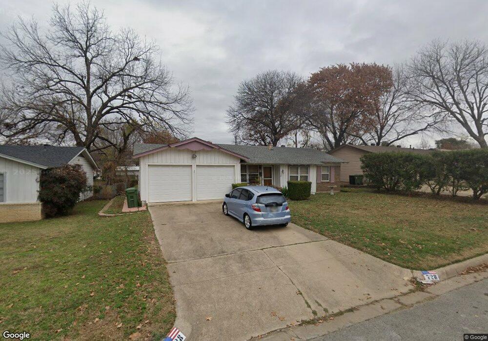 728 Oak Dr, Hurst, TX 76053 - photo 1