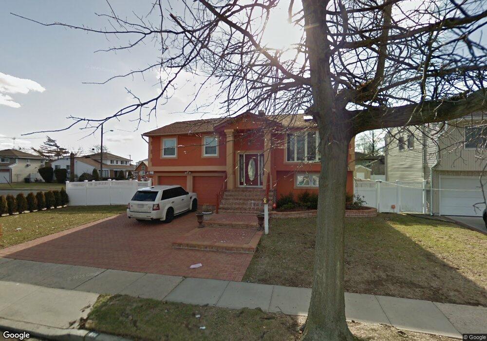 806 Vivian Ct, Baldwin, NY 11510 - photo 1