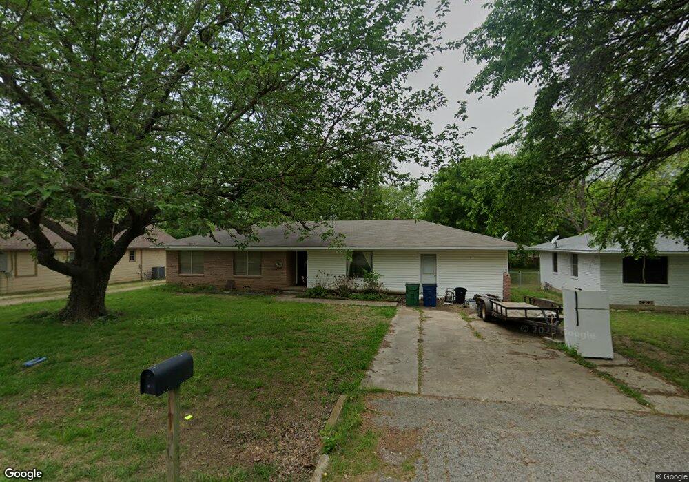 606 S Magnolia St, Pottsboro, TX 75076 - photo 1