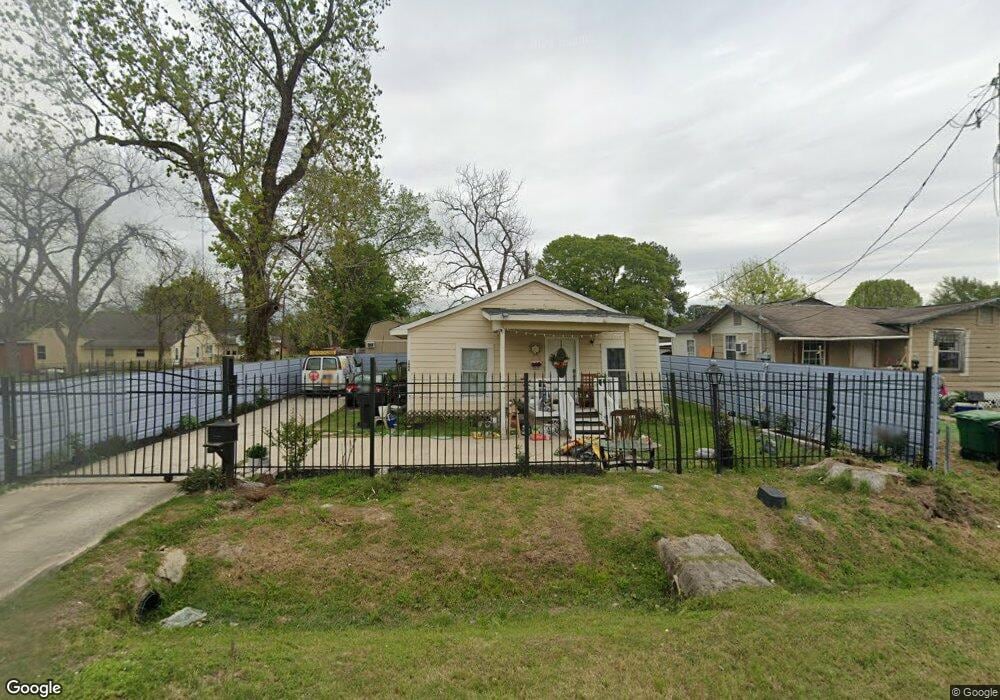 1006 Lucky St, Houston, TX 77088 - photo 1