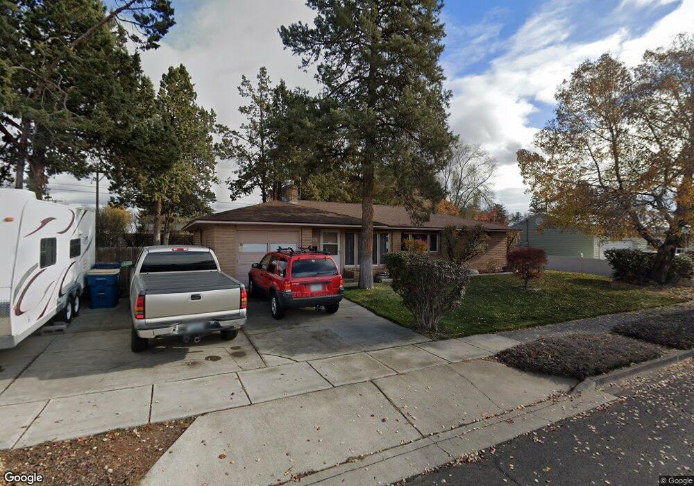 798 NW 9th St, Redmond, OR 97756 - photo 1