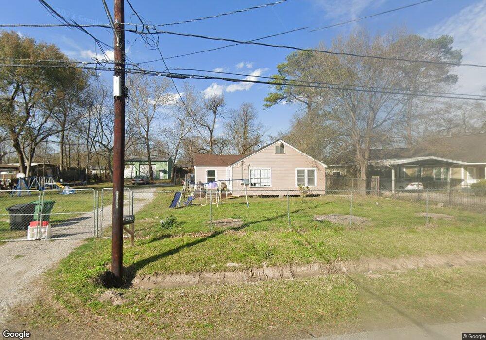 637 Yorkshire St, Houston, TX 77022 - photo 1