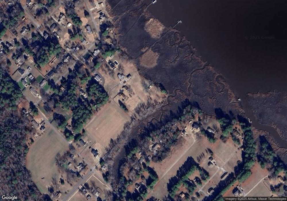 1390 E Magnolia Ave, West Point, VA 23181 - photo 1