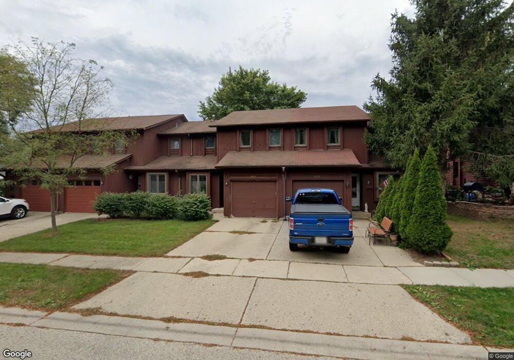 1222 Riverwood Dr unit 2, Algonquin, IL 60102 - photo 1